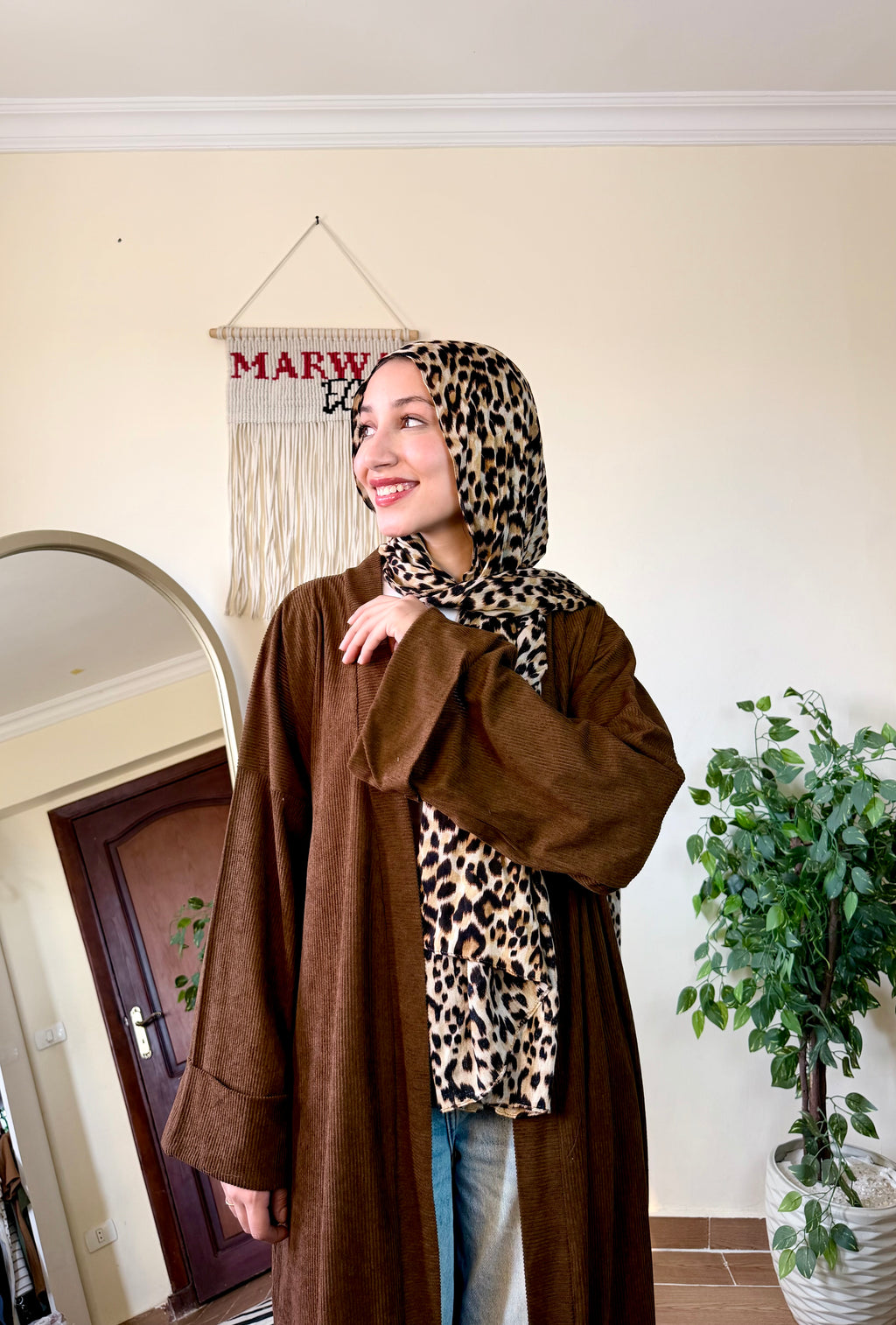 عباية مفتوحة