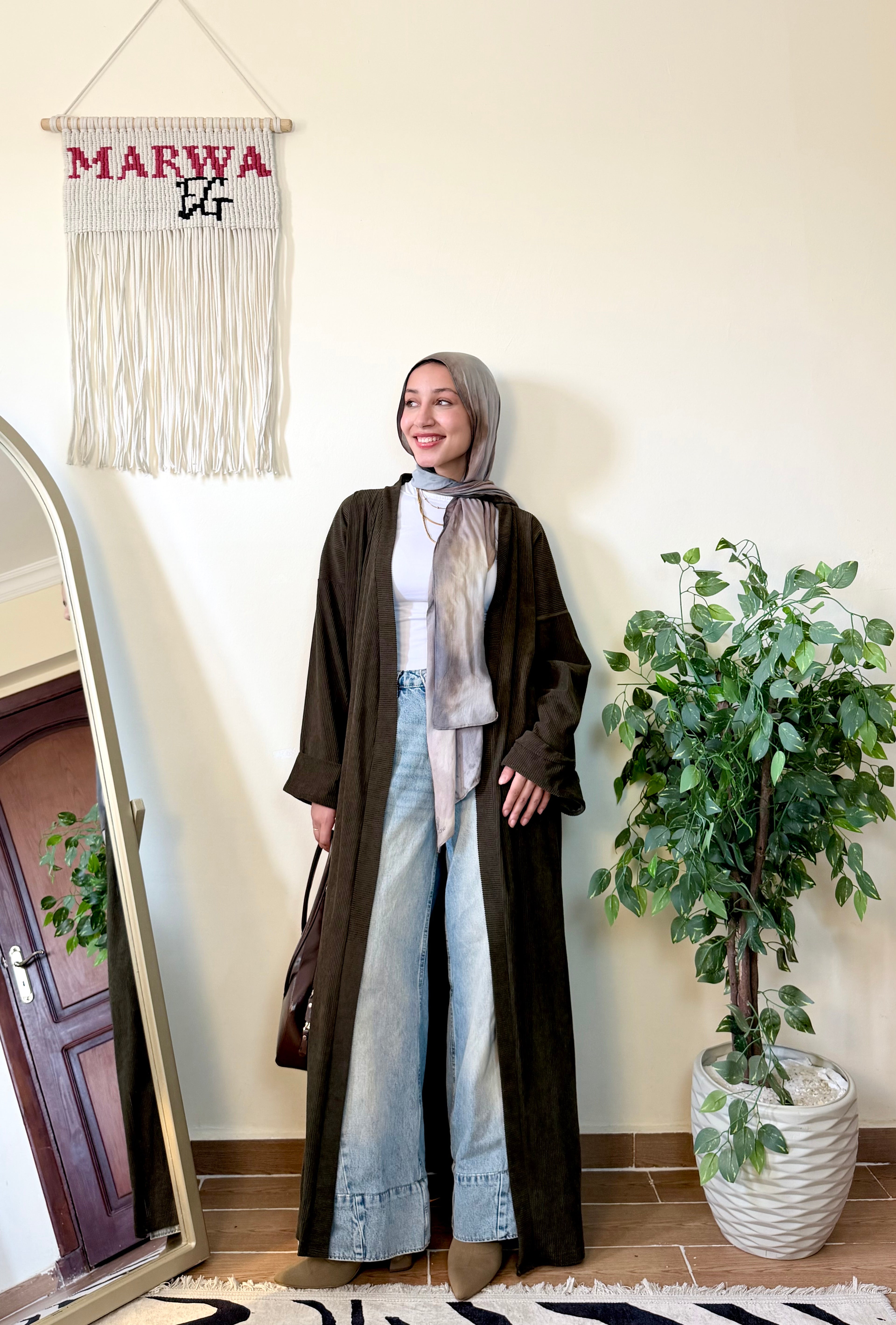 عباية مفتوحة