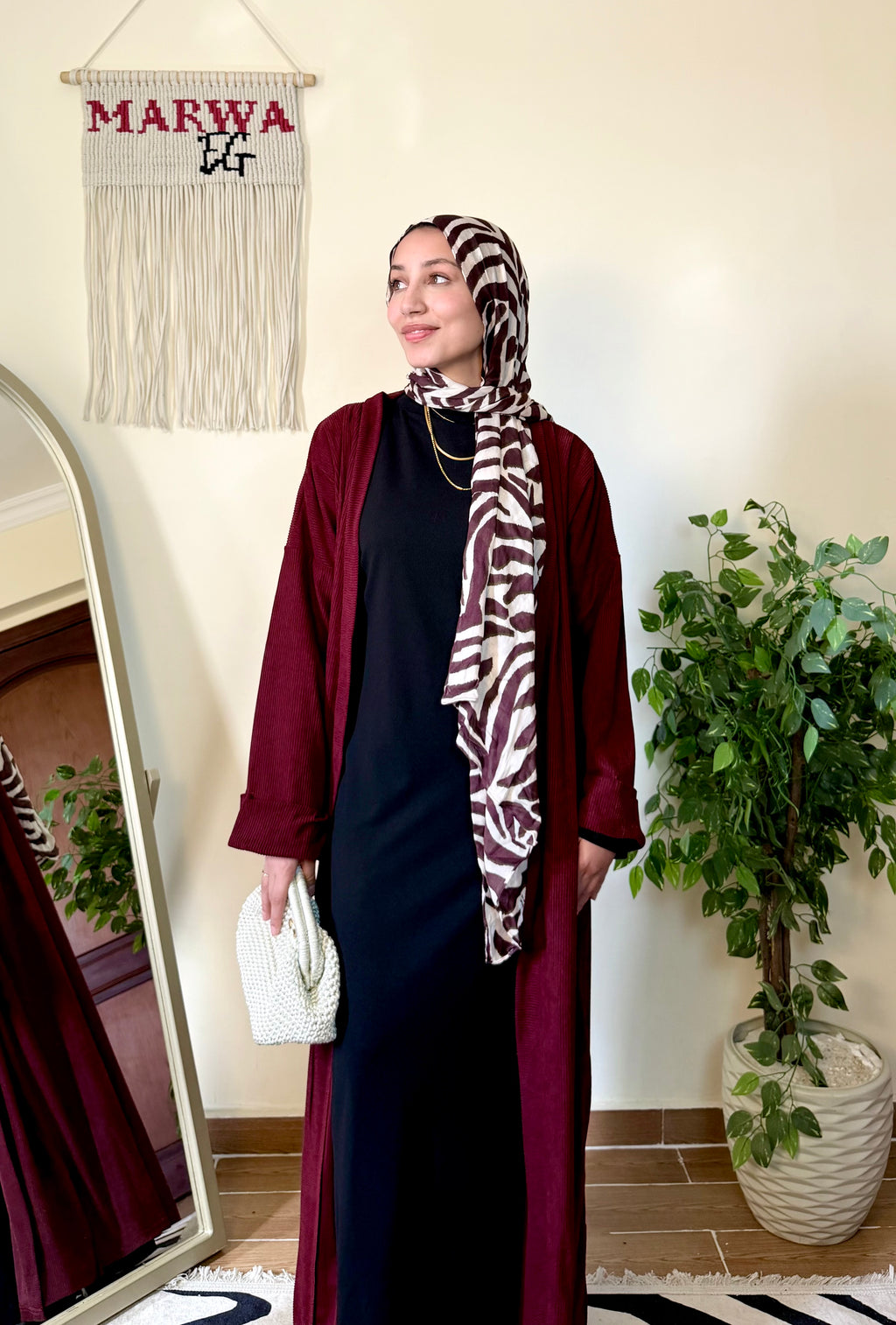 عباية مفتوحة