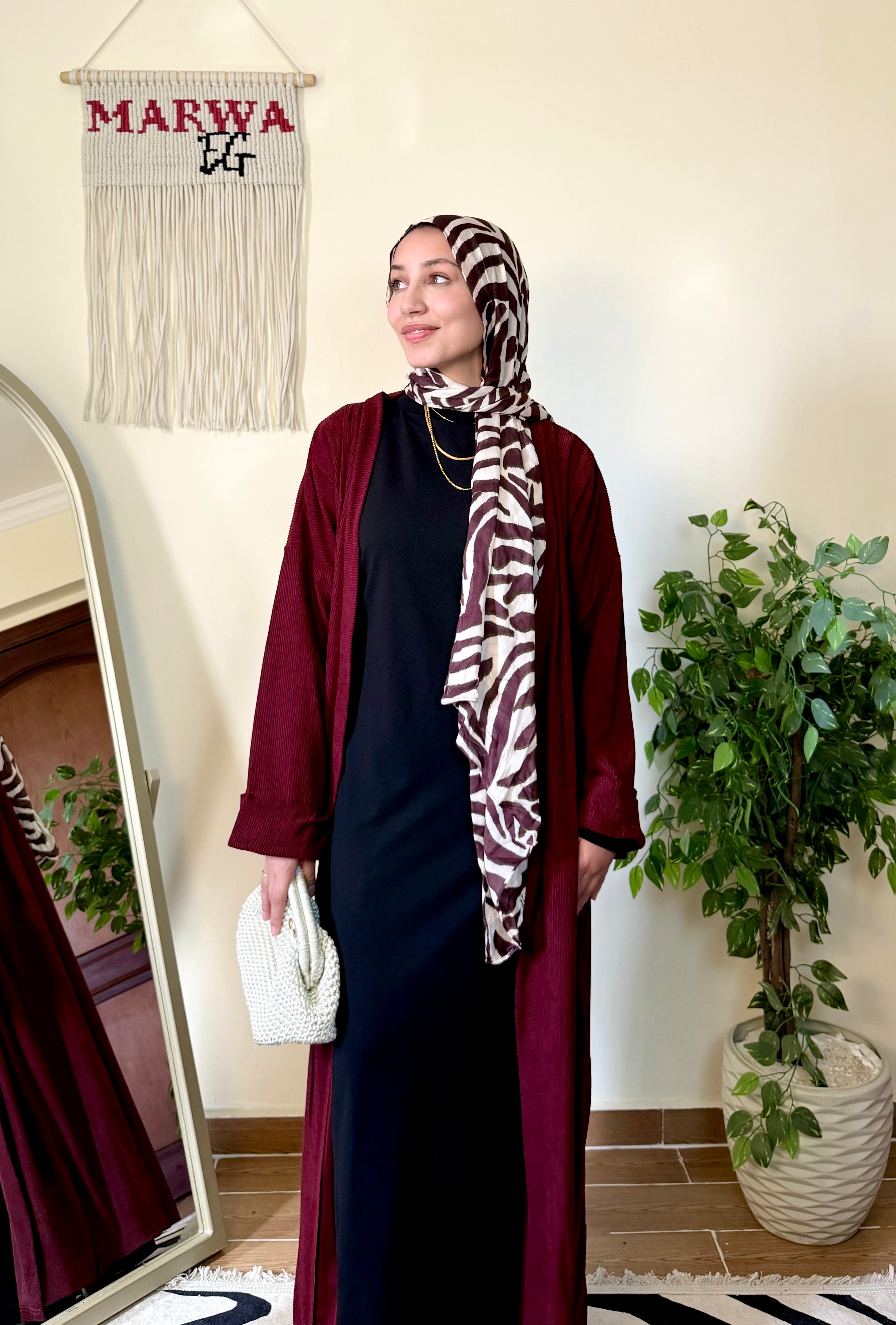 عباية مفتوحة